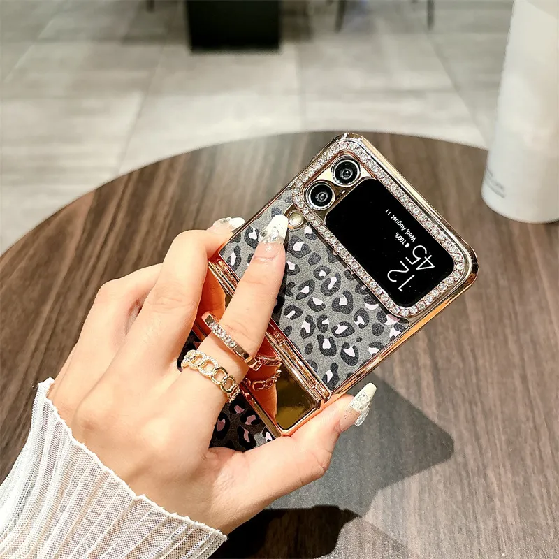 Samsung Flip 4 phone case, FLIP3 foldable screen leopard print light luxury electroplated stand full-coverage drop protection case
