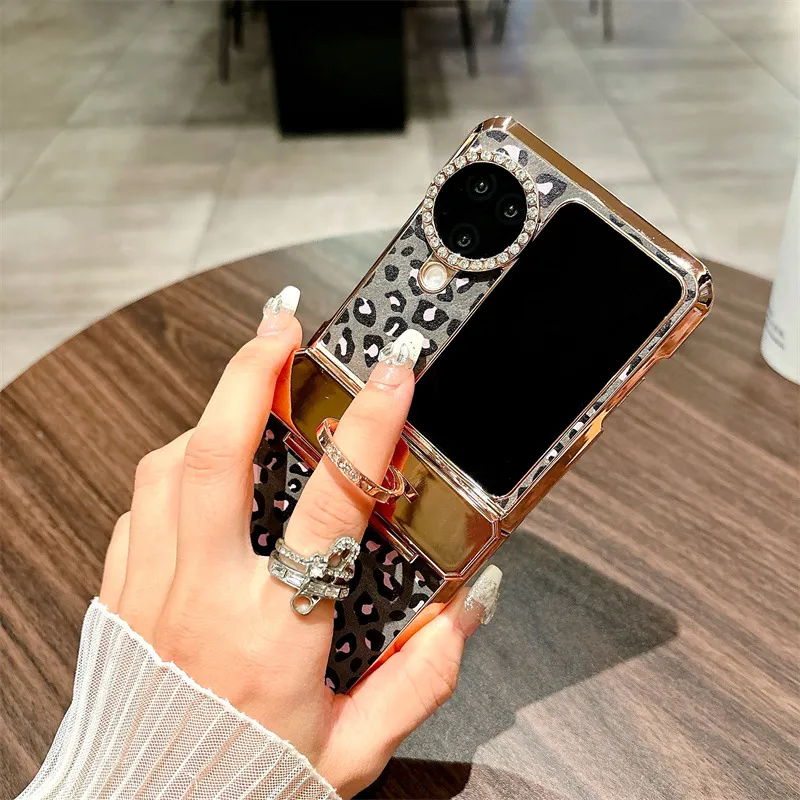 Compatible with OPPO Find N3 Flip phone case, leopard print stand, N3FLIP full-coverage hinge case, drop-proof protective case.