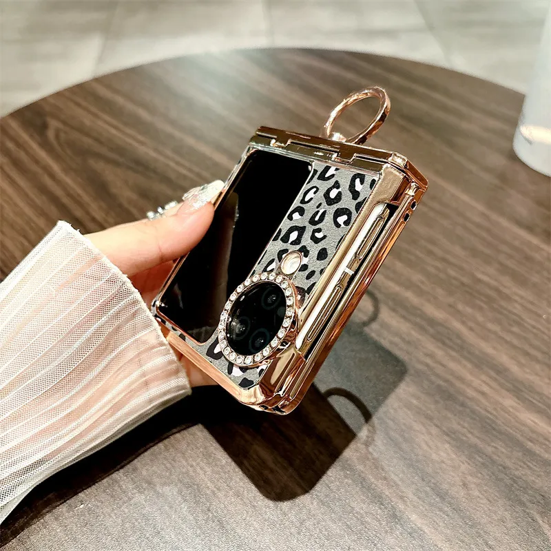 Compatible with OPPO Find N3 Flip phone case, leopard print stand, N3FLIP full-coverage hinge case, drop-proof protective case.