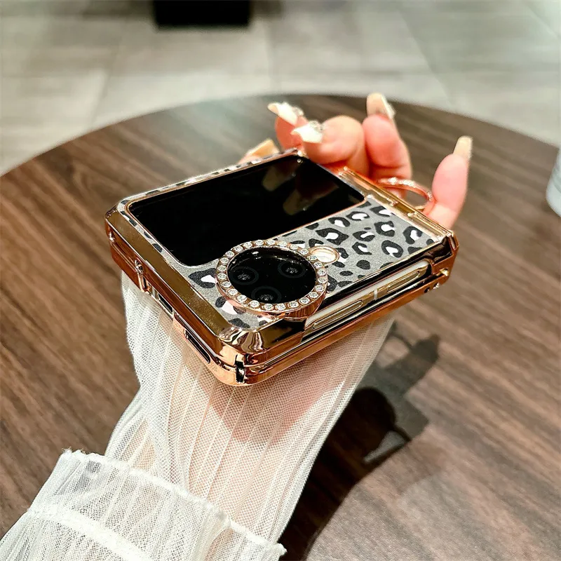 Compatible with OPPO Find N3 Flip phone case, leopard print stand, N3FLIP full-coverage hinge case, drop-proof protective case.