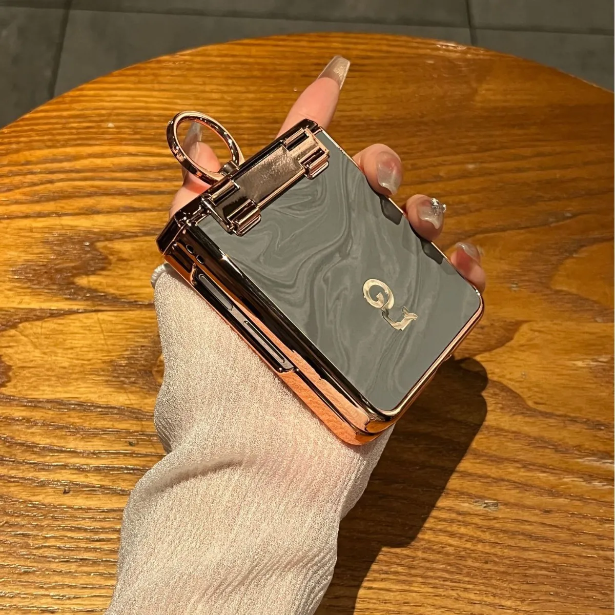 Compatible Huawei Nova Flip phone case, foldable screen, diamond-patterned, Year of the Snake, red hinge, drop protection.
