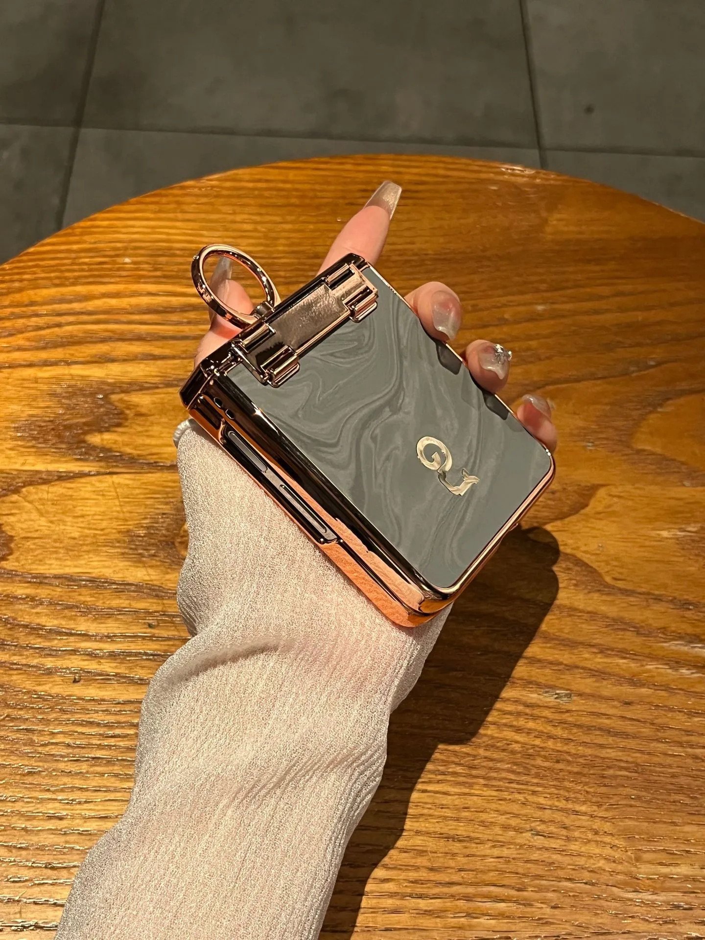 Compatible Huawei Nova Flip phone case, foldable screen, diamond-patterned, Year of the Snake, red hinge, drop protection.