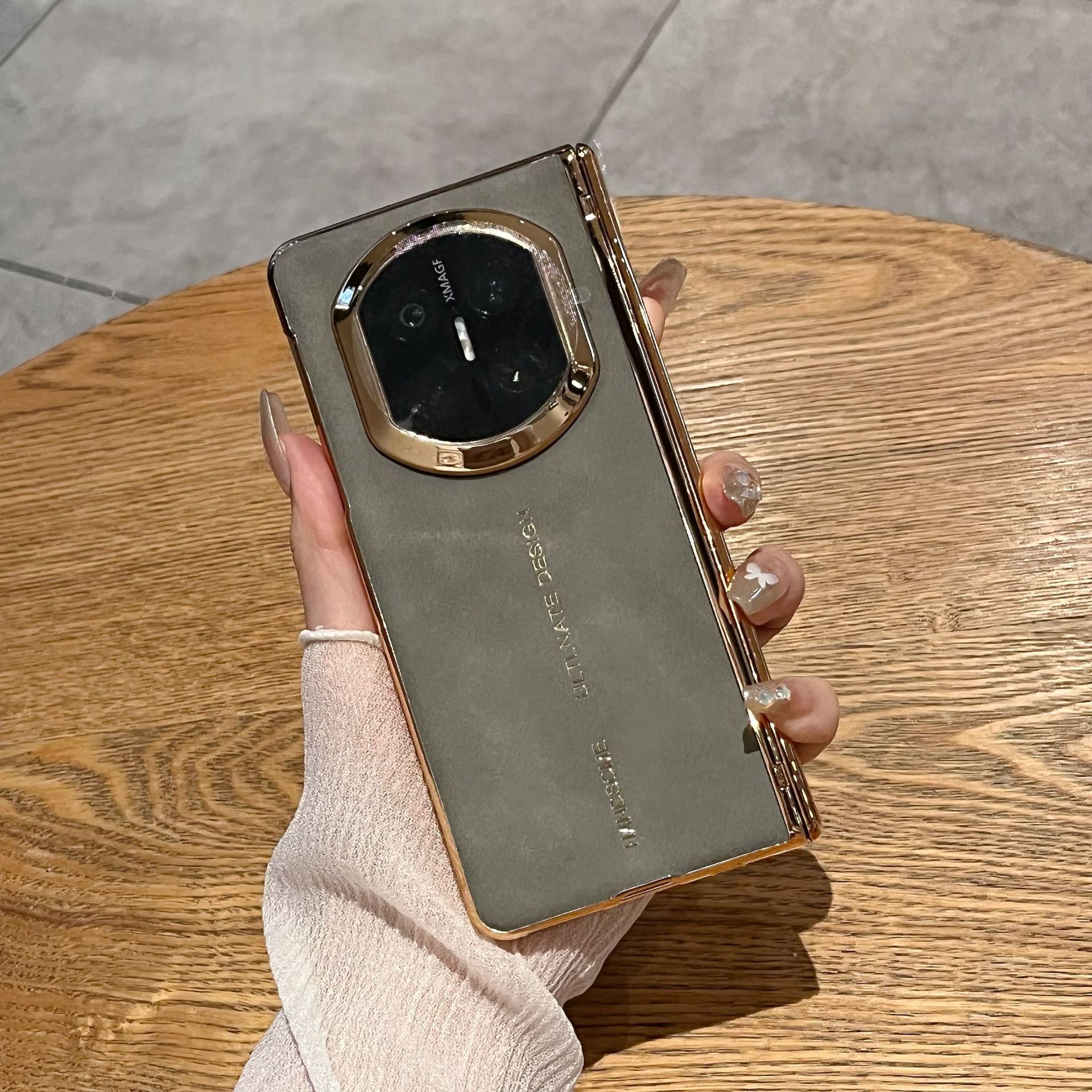Compatible with Huawei Mate X7 phone case, vegan leather lambskin textured case, integrated hinge, drop-proof protective case. - Gray sheepskin-textured shell Huawei Mate X7