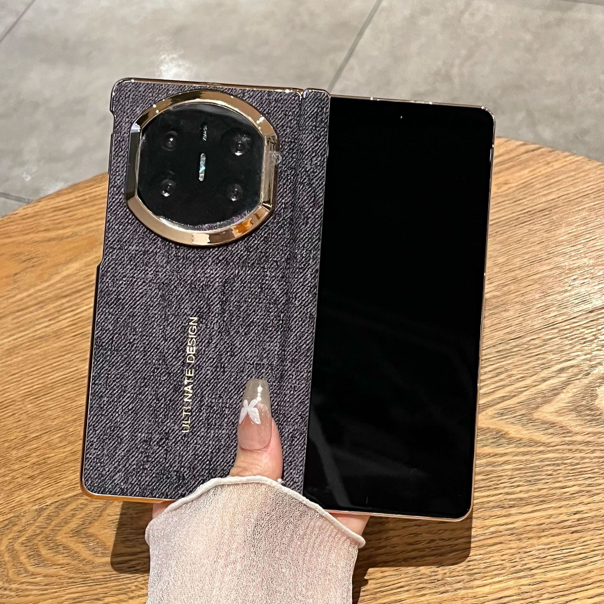 Compatible with Huawei Mate X7 phone case, instantly transforms Mate X6 into X7 vegan leather denim texture electroplated hinge drop-proof protective case. - Blue center-axis denim pattern Huawei Mate X7