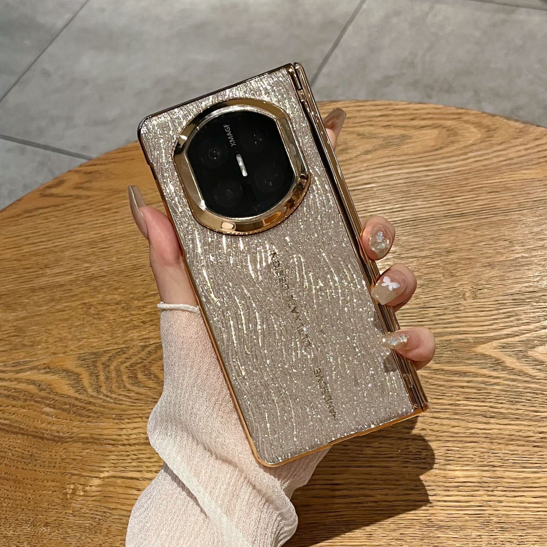 Compatible with Huawei Mate X7 phone case, Mate X7 glitter water ripple case, integrated hinge, drop-proof protective case. - Gold water ripple pattern Huawei Mate X7