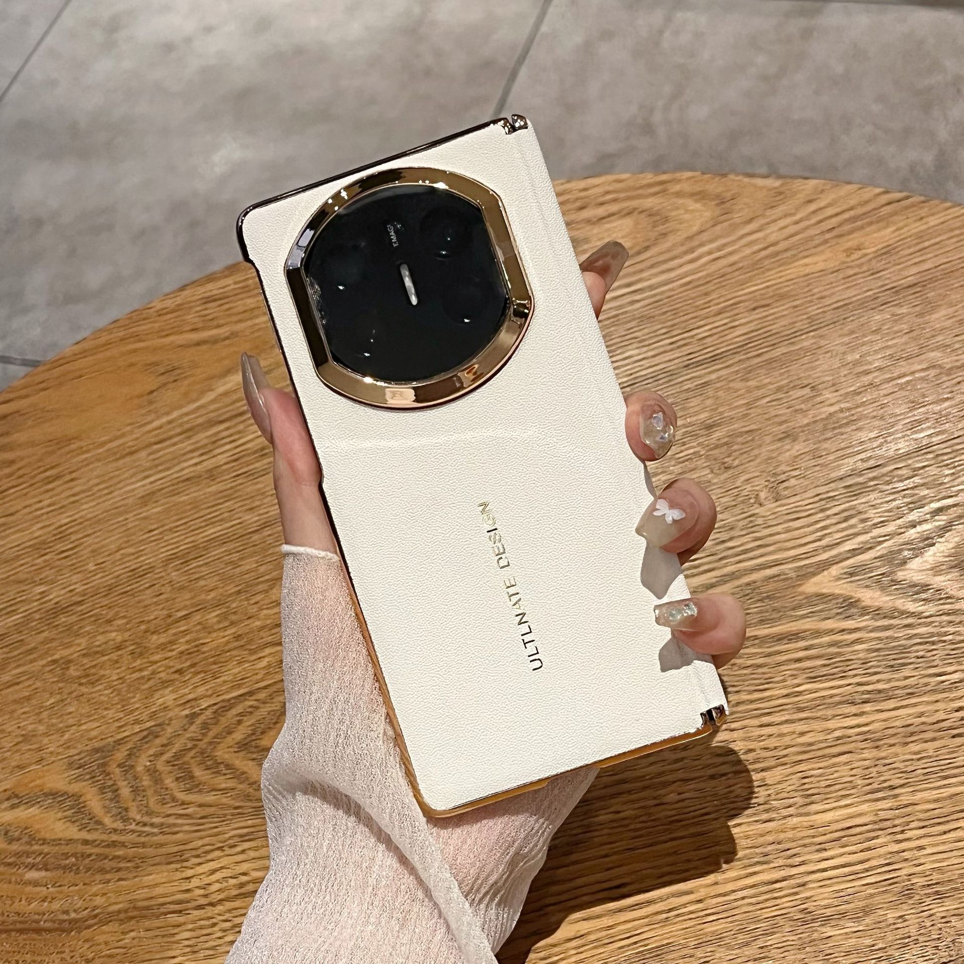 Compatible with Huawei Mate X7 phone case, instantly transforms Mate X6 into X7 vegan leather-feel electroplated hinge drop-proof protective case. - White center-axis leather-textured version Huawei Mate X7