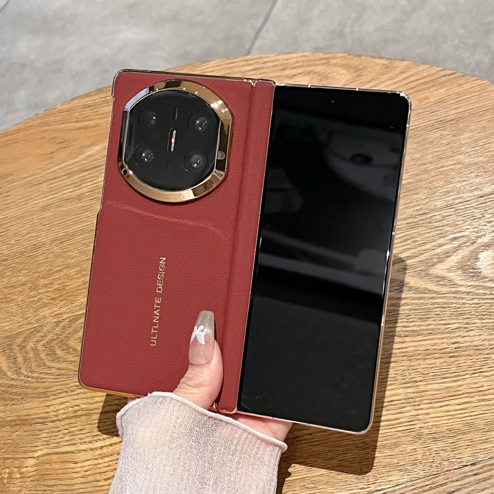 Compatible with Huawei Mate X7 phone case, instantly transforms Mate X6 into X7 vegan leather-feel electroplated hinge drop-proof protective case. - Red central axis leather-textured version Huawei Mate X7